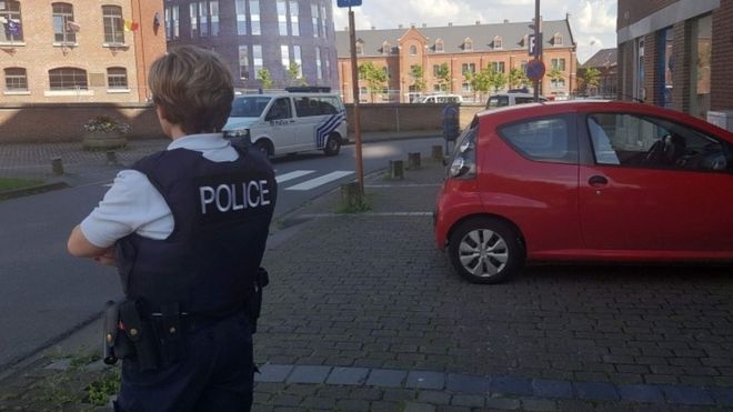 Belgian police attacked with machete in Charleroi