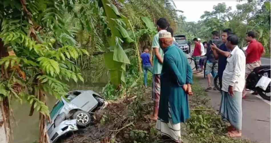 প্রাইভেটকার খালে পড়ে শিশুসহ নিহত ৮