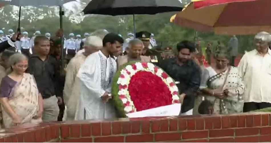 জাতীয় স্মৃতিসৌধে ড. ইউনূস ও ১৩ উপদেষ্টার শ্রদ্ধা