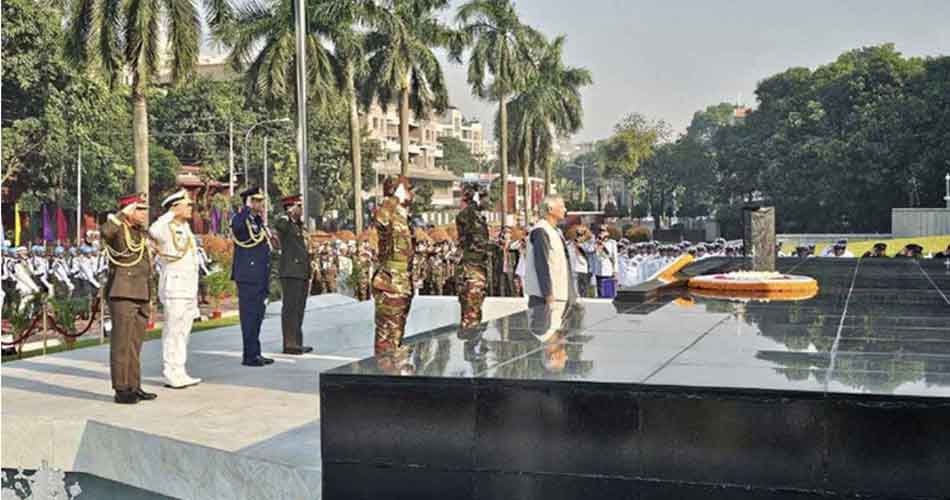 শিখা অনির্বাণে রাষ্ট্রপতি ও প্রধান উপদেষ্টার শ্রদ্ধা