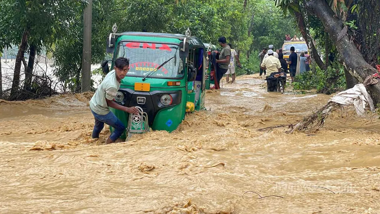 বন্যায় ১৩ জনের প্রাণহানি