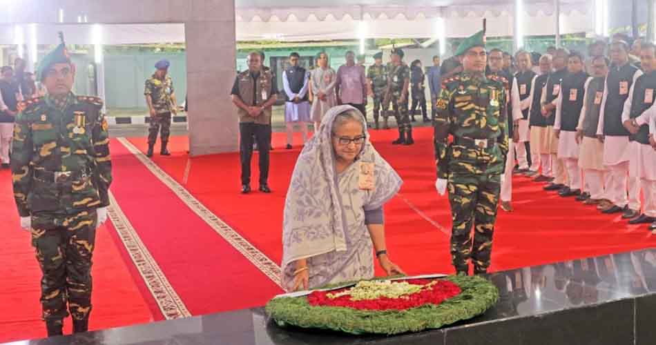 ছয় দফা দিবসে বঙ্গবন্ধুর প্রতিকৃতিতে প্রধানমন্ত্রীর শ্রদ্ধা