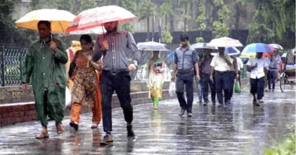 ঝুম বৃষ্টিতে বিপাকে পরীক্ষার্থীরা