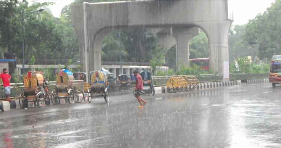 রাজধানীতে তুমুল বৃষ্টি, গরমের স্বস্তি