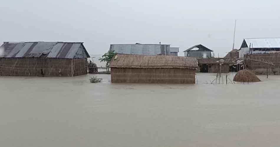 গাইবান্ধায় বন্যা পরিস্থিতির অবনতি, পানিবন্দি ৫০ হাজার মানুষ