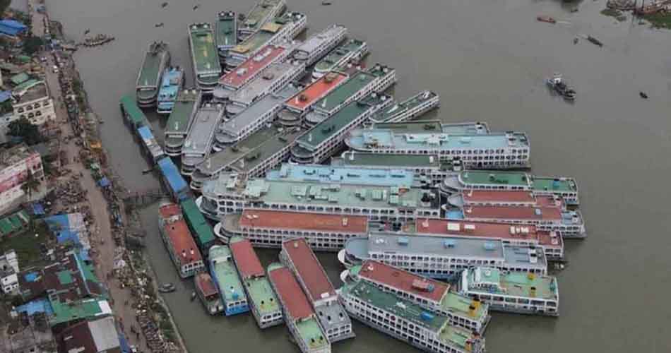 বৈরী আবহাওয়ায় ঢাকা থেকে ৬ গন্তব্যে নৌযান চলাচল বন্ধ