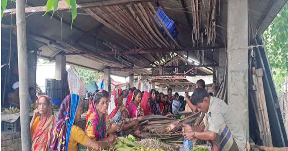 যে বাজারের সব ক্রেতাই নারী