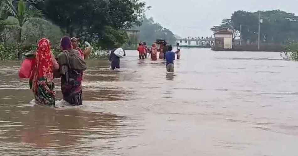 নতুন নতুন এলাকা প্লাবিত, কয়েক লাখ মানুষ পানিবন্দি